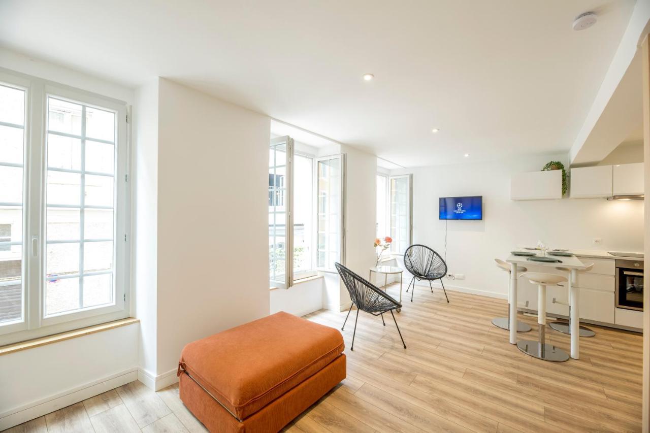 Quartier Du Chateau, Superbe Appartement Avec Parking Pau Extérieur photo